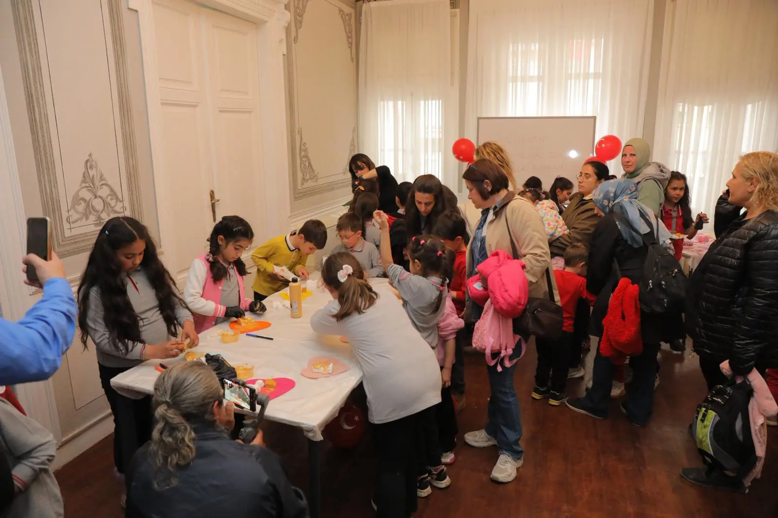 EDİRNE BELEDİYESİ 23 NİSAN ŞENLİĞİ RENKLİ GÖRÜNTÜLERE SAHNE OLDU galeri görseli